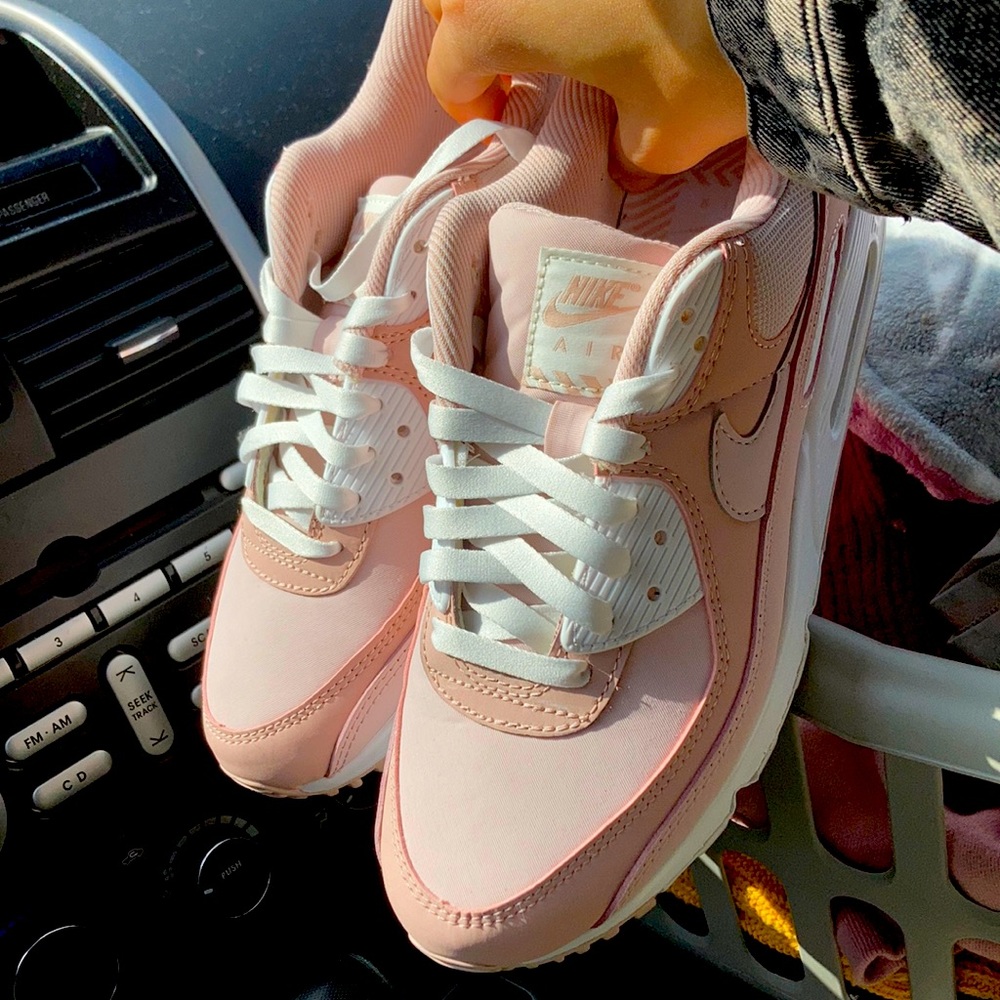 LIKE NEW Mauve Air Max